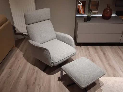 Sessel mit Hocker MR 455